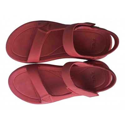 Pre-owned Teva Red Sandals