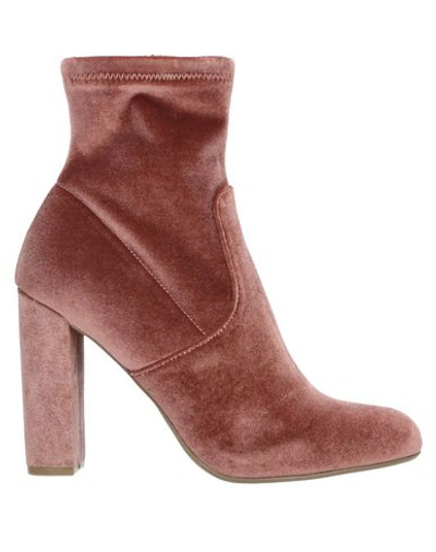 Steve Madden Ankle Boot In Brick Red