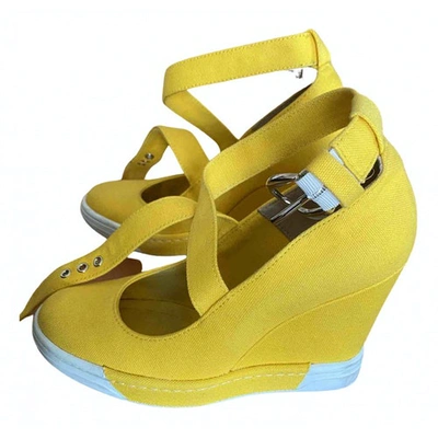 Pre-owned Dolce & Gabbana Cloth Sandals In Yellow