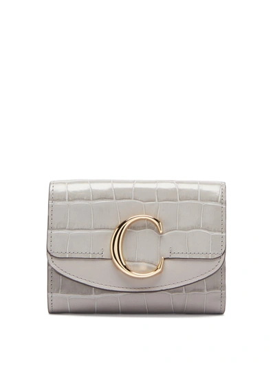 Chloé The C Crocodile-effect Leather Wallet In Grey
