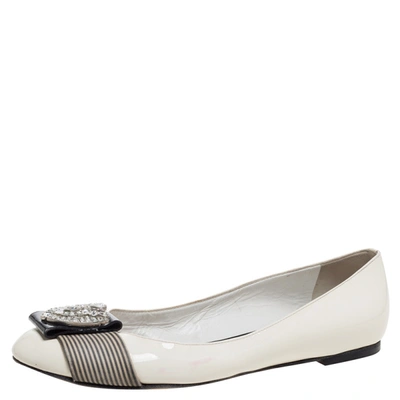 Pre-owned Giuseppe Zanotti White Patent Leather And Striped Fabric Crystal Embellished Ballet Flats Size 38