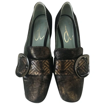 Pre-owned Paola D'arcano Leather Flats In Gold