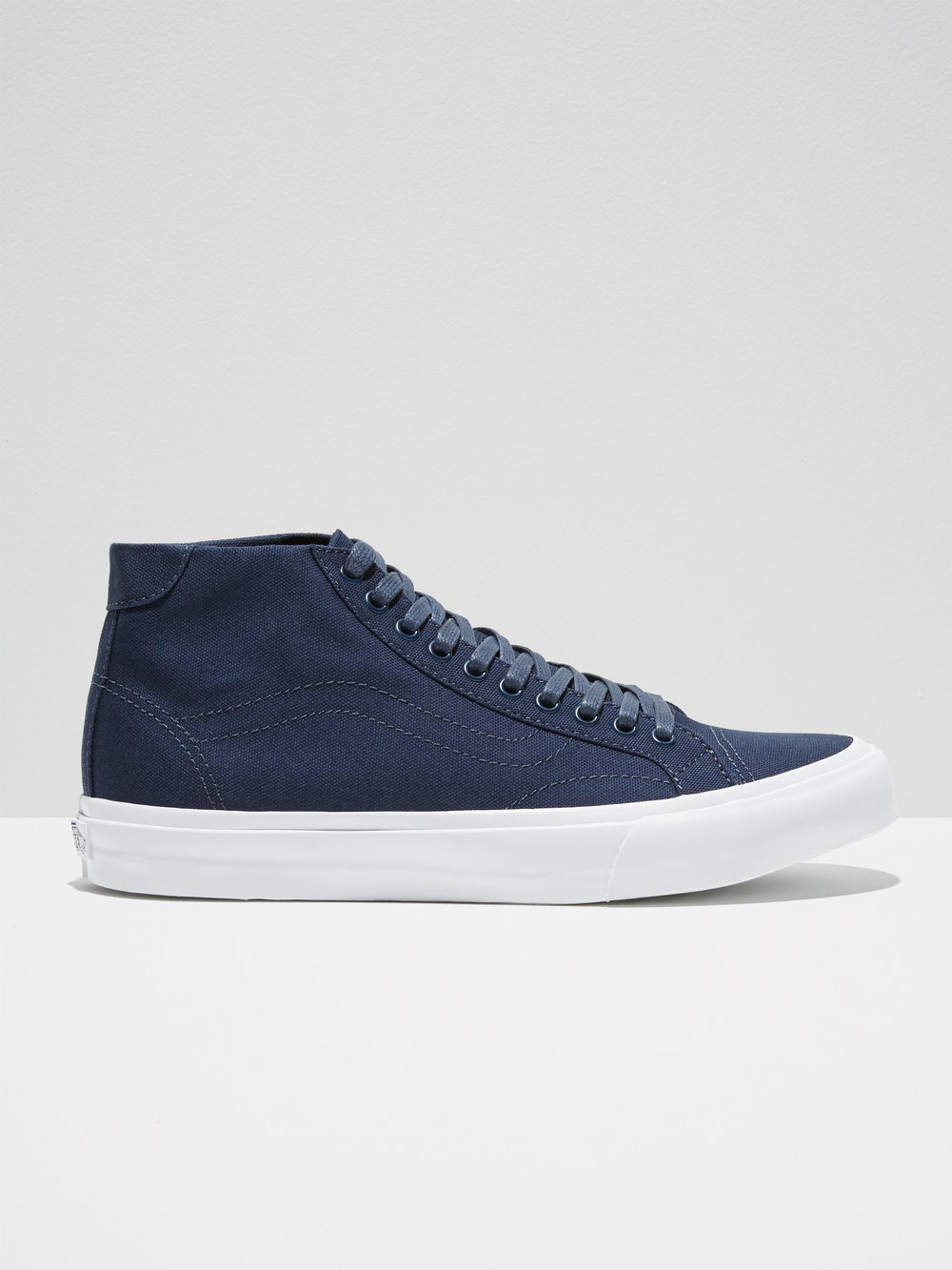 vans canvas court mid