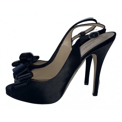 Pre-owned Valentino Garavani Cloth Heels In Black