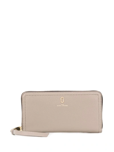 Marc Jacobs The Softshot Slgs Standard Continental Wallet In Cement