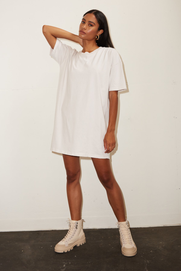 white t shirt with skirt