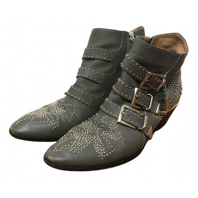 Pre-owned Chloé Susanna Leather Buckled Boots In Grey