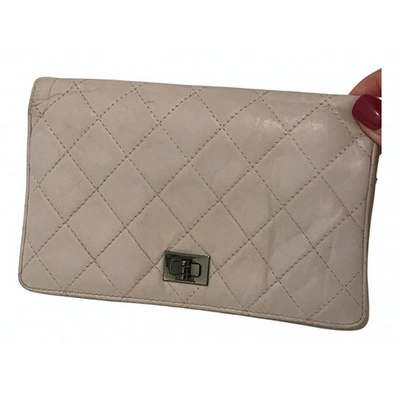 Pre-owned Chanel 2.55 White Leather Clutch Bag