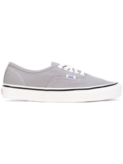 vans black and white lace up