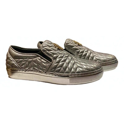 Pre-owned Roberto Cavalli Leather Trainers In Silver