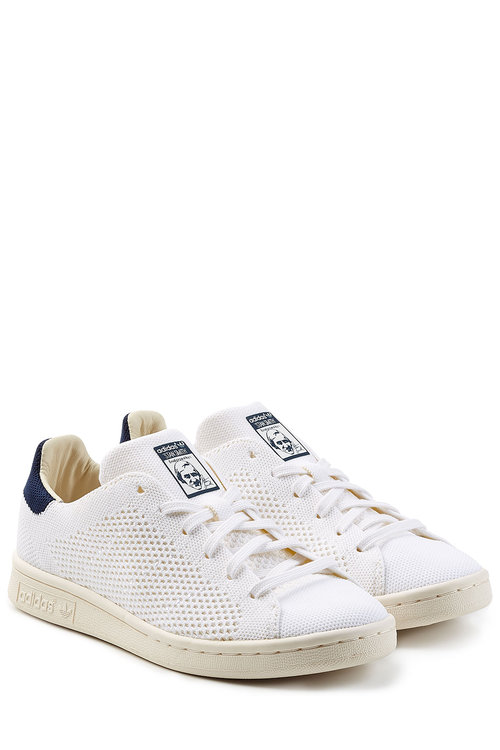white lace up sneakers