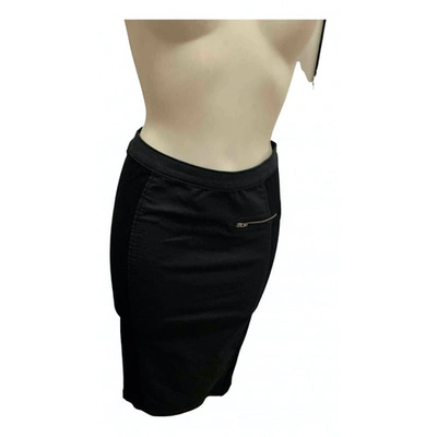 Pre-owned Guess Mid-length Skirt In Black