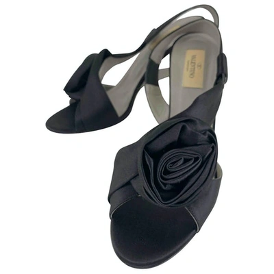 Pre-owned Valentino Garavani Cloth Sandals In Black