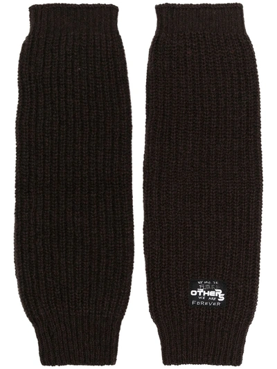 Raf Simons Logo Patch Knitted Gloves In Brown