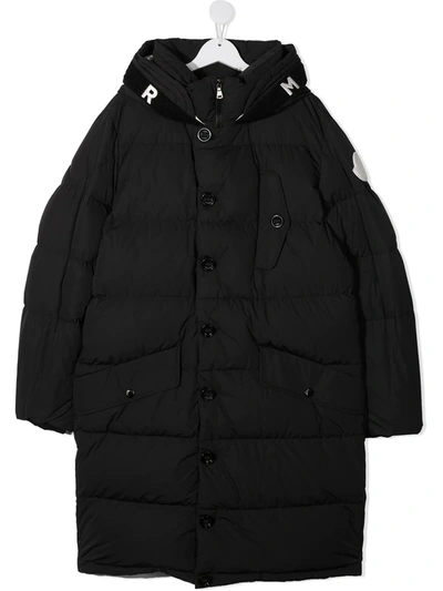 Moncler Teen Embroidered Logo Down Coat In Black