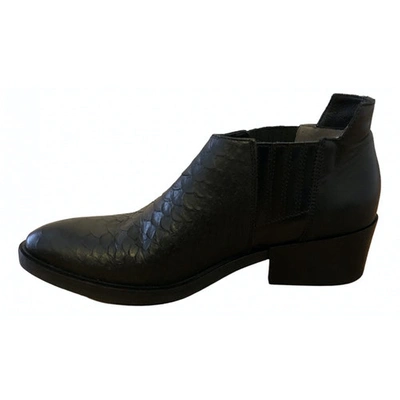 Pre-owned Janet & Janet Leather Ankle Boots In Black