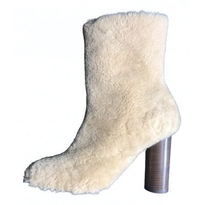 Pre-owned Anya Hindmarch Beige Shearling Boots