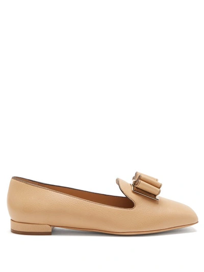 Ferragamo Zaneta Bow-embellished Textured-leather Loafers In Beige