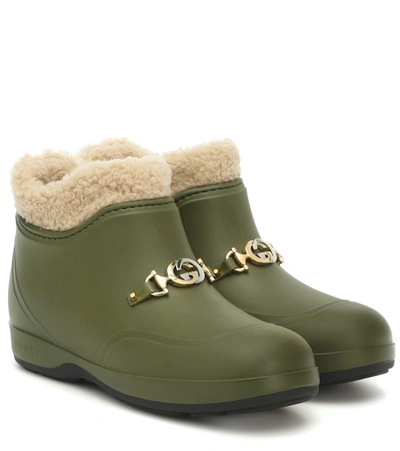 Gucci Crossby Zumi-plaque Shearling-lined Rubber Boots In Green