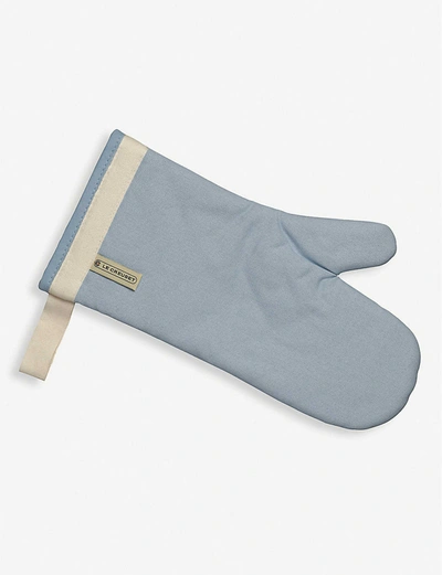 Le Creuset Cerise Textile Oven Mitt In Coastal Blue