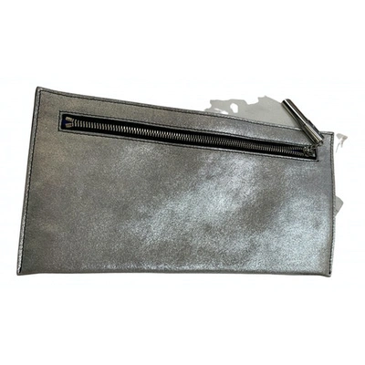 Pre-owned Amanda Wakeley Leather Clutch Bag In Silver