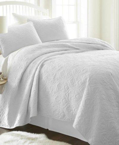 Ienjoy Home Home Collection Premium Ultra Soft Damask Pattern Quilted Coverlet Set, King In White