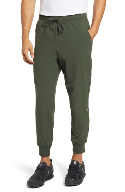 Alo Yoga Co-op Water Repellent Pocket 7/8 Joggers In Hunter