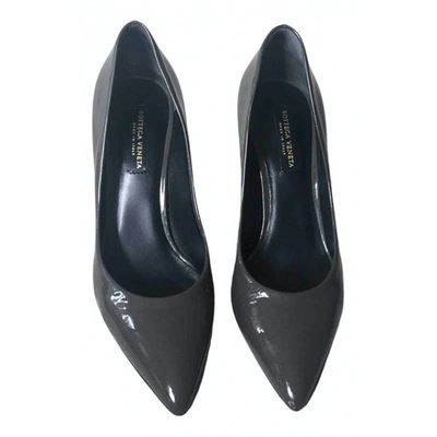 Pre-owned Bottega Veneta Patent Leather Heels In Grey