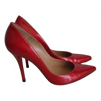 Pre-owned Stuart Weitzman Patent Leather Heels In Red