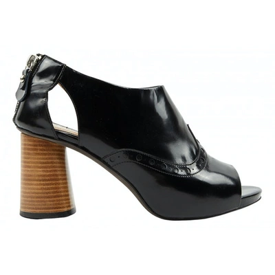 Pre-owned Carven Leather Heels In Black