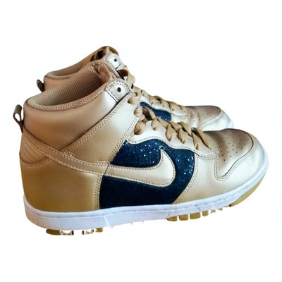Pre-owned Nike Sb Dunk  Gold Leather Trainers