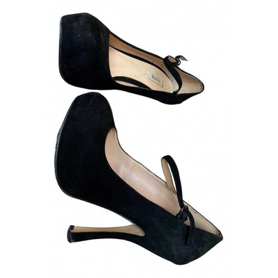 Pre-owned Guess Velvet Sandals In Black