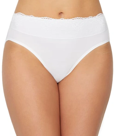 Bali Smooth Passion For Comfort  Lace Hi Cut Brief In White