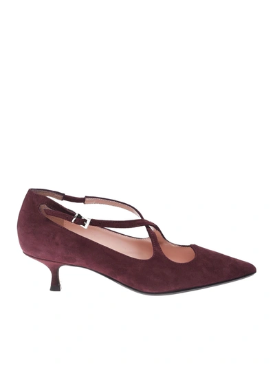 Anna F Low Heel Pumps In Burgundy In Red