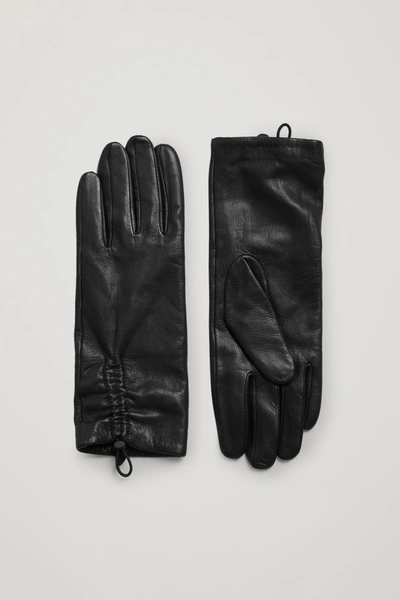 Cos Ruched Leather Gloves In Black