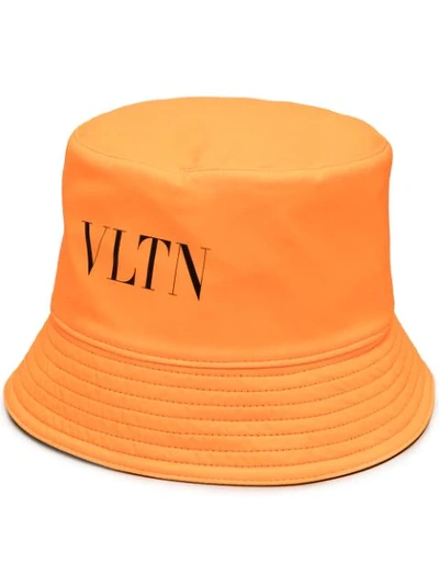 Valentino Garavani Reversible Vltn Bucket Hat In Black/orange