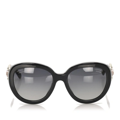 Pre-owned Chanel Round Tinted Sunglasses In Black