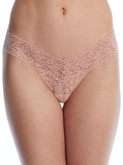 Hanky Panky Signature Lace Low Rise Thong In Seashell