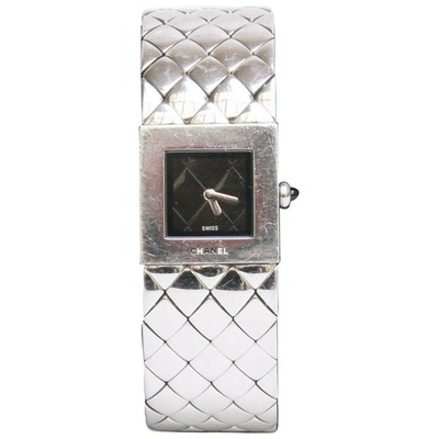 Pre-owned Chanel Matelassée Watch In Silver