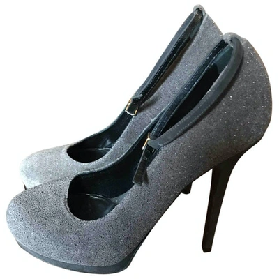Pre-owned Fendi Heels In Grey
