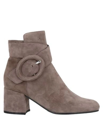 Adele Dezotti Ankle Boot In Light Brown