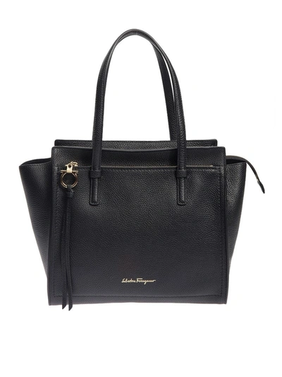 Ferragamo Amy Shopping Bag In Black