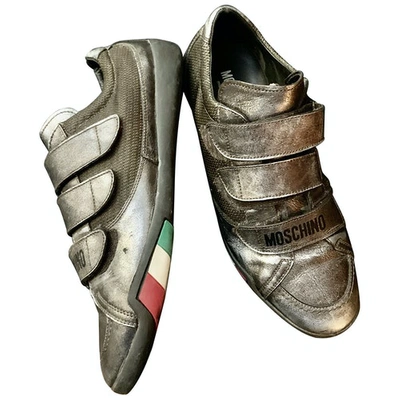 Pre-owned Moschino Leather Low Trainers In Metallic