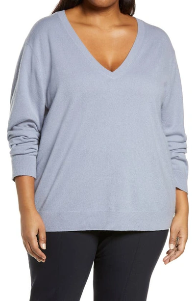 Vince Weekend V-neck Cashmere Sweater In Piero Blue