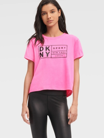 Dkny Women's Cropped Label Logo Tee - In Laser Pink