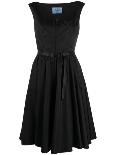 Prada Belted Logo Plaque Flared Dress In Schwarz