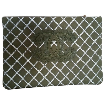 Pre-owned Chanel Clutch Bag In Green