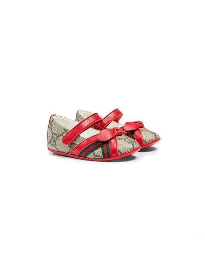 Gucci Babies' Gg Supreme Bow-detail Ballerina Shoes In Neutrals