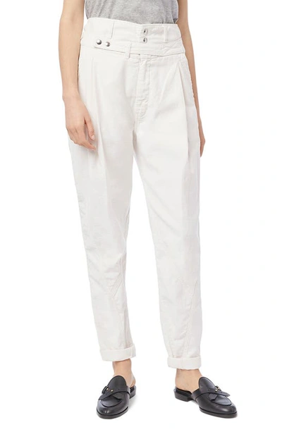 Frame Twist Seam Belted Tapered Trousers In Blanc