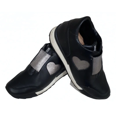Pre-owned Moschino Leather Trainers In Black